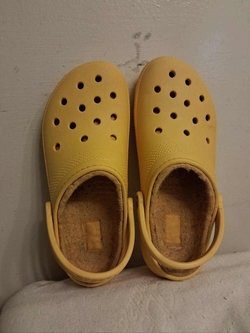 Womens Yellow CROCS Clog Shoes with Fleece Lining, Size Womens 11, Mens 9